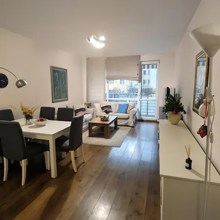 Apartment Modern In Near Center *