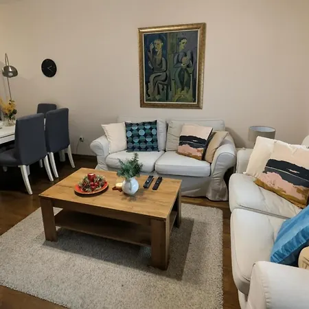 Apartman Modern Apartment Near City Center *