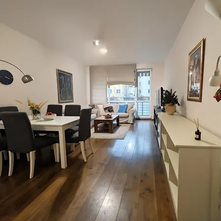 Modern In Near Center Appartement *