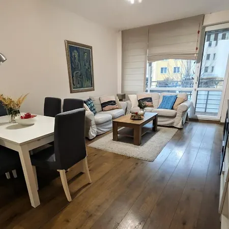 Cozy Artistic - Metro & Free Parking Apartment Sofia