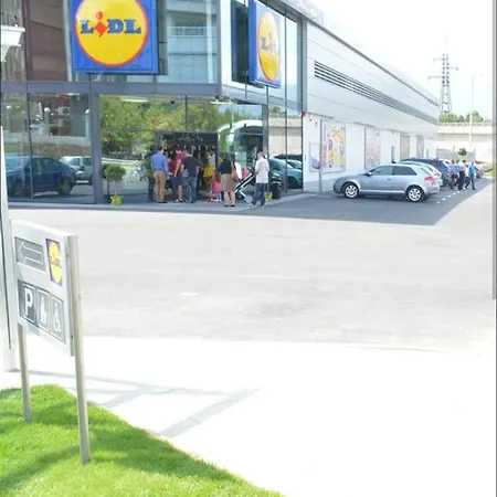 Modern In Near Center *