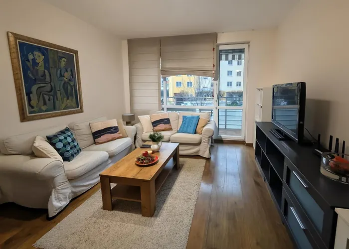 Modern In Near Center Διαμέρισμα *