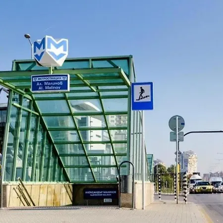 Modern In Near Center *